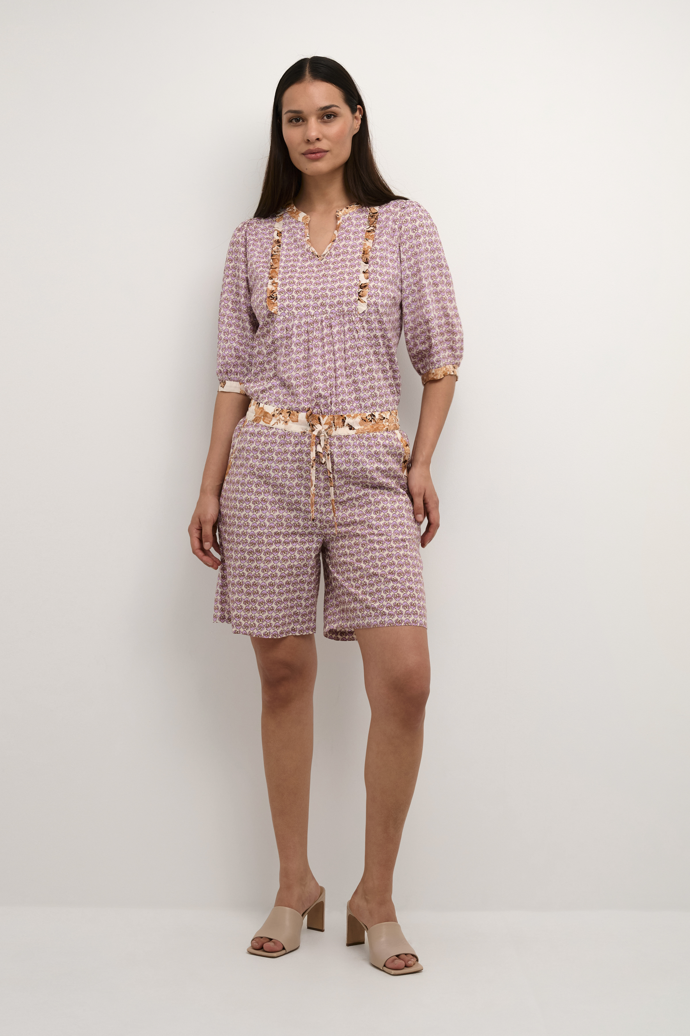 CRClara Shorts LOOKBOOK FRONT 10611427-104406