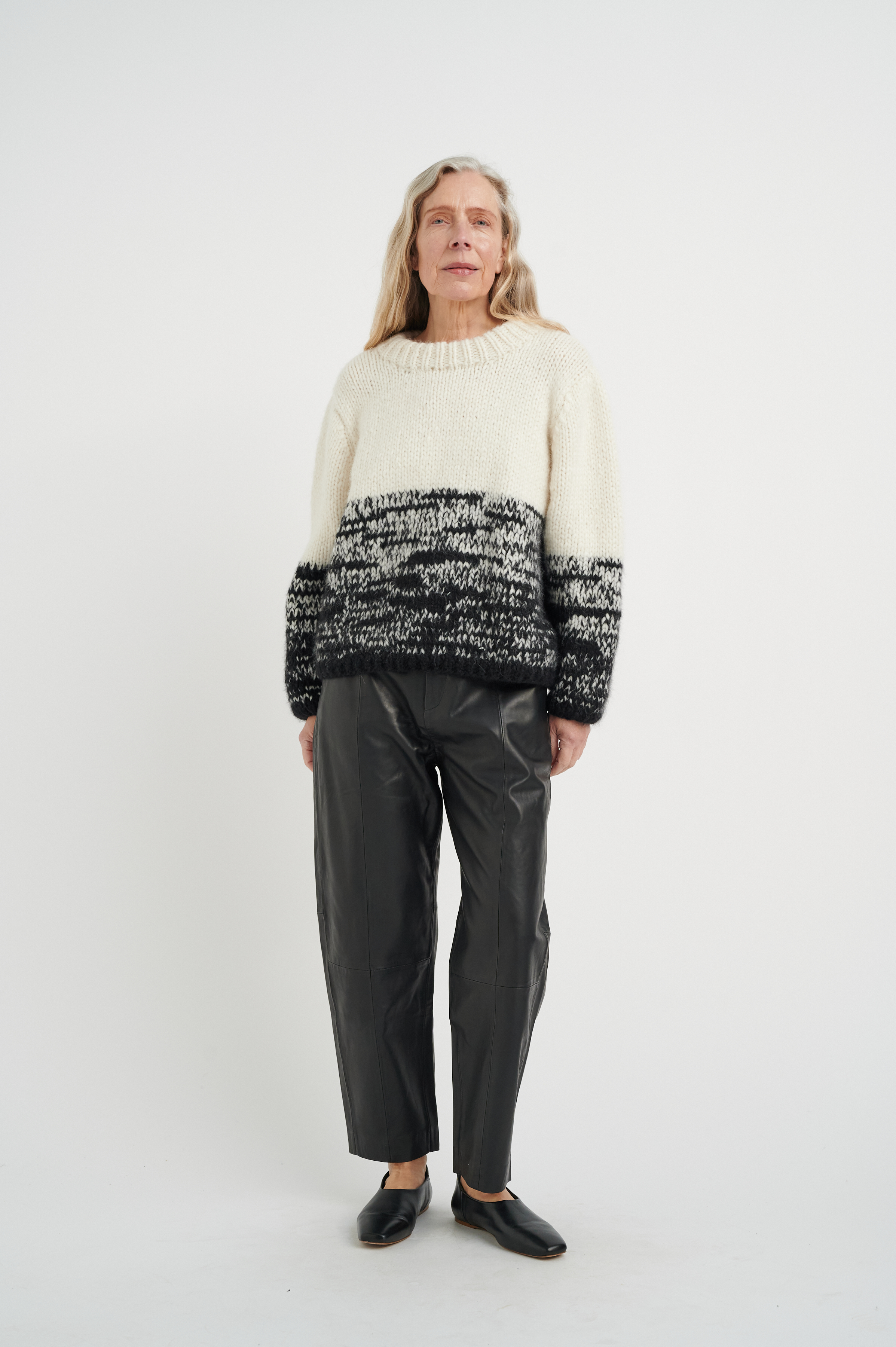 MandaIW Pullover LOOKBOOK FRONT 30107990-300027