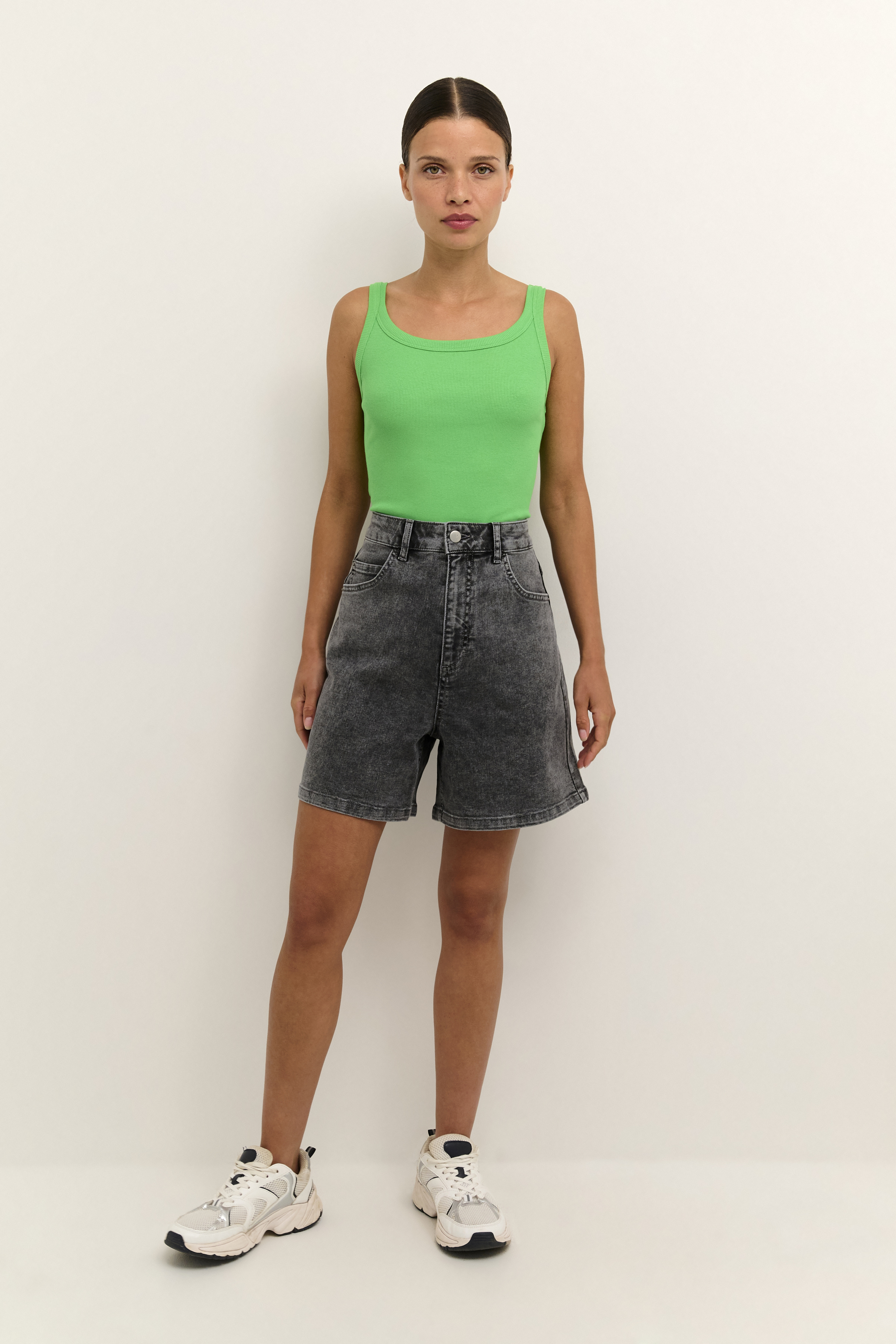 KAselna Shorts LOOKBOOK FRONT 10507530-100168