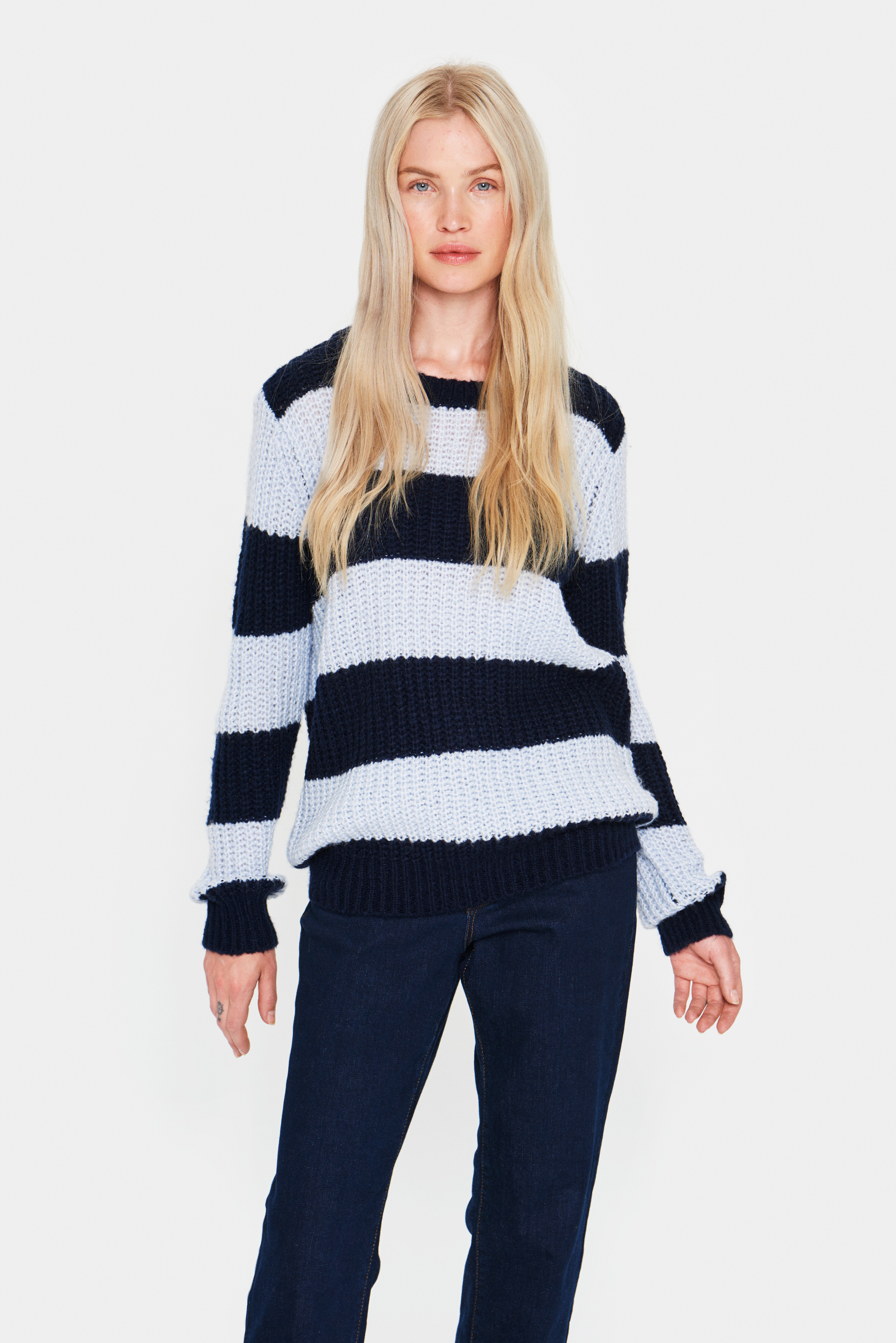 BrookeSZ Pullover Striped

 LOOKBOOK FRONT 30511428-193924