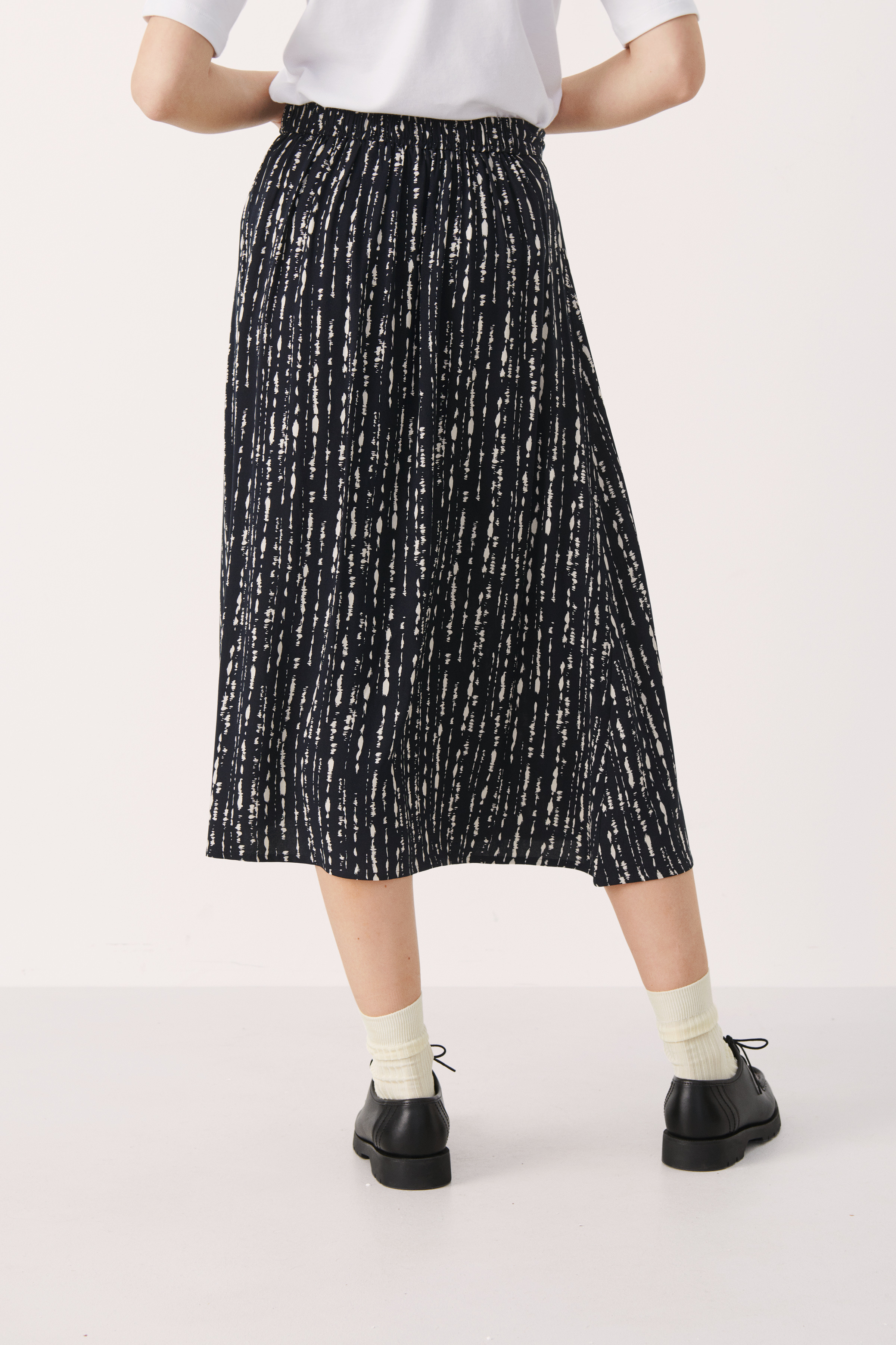 SvanaPW Skirt LOOKBOOK FRONT 30307514-301840