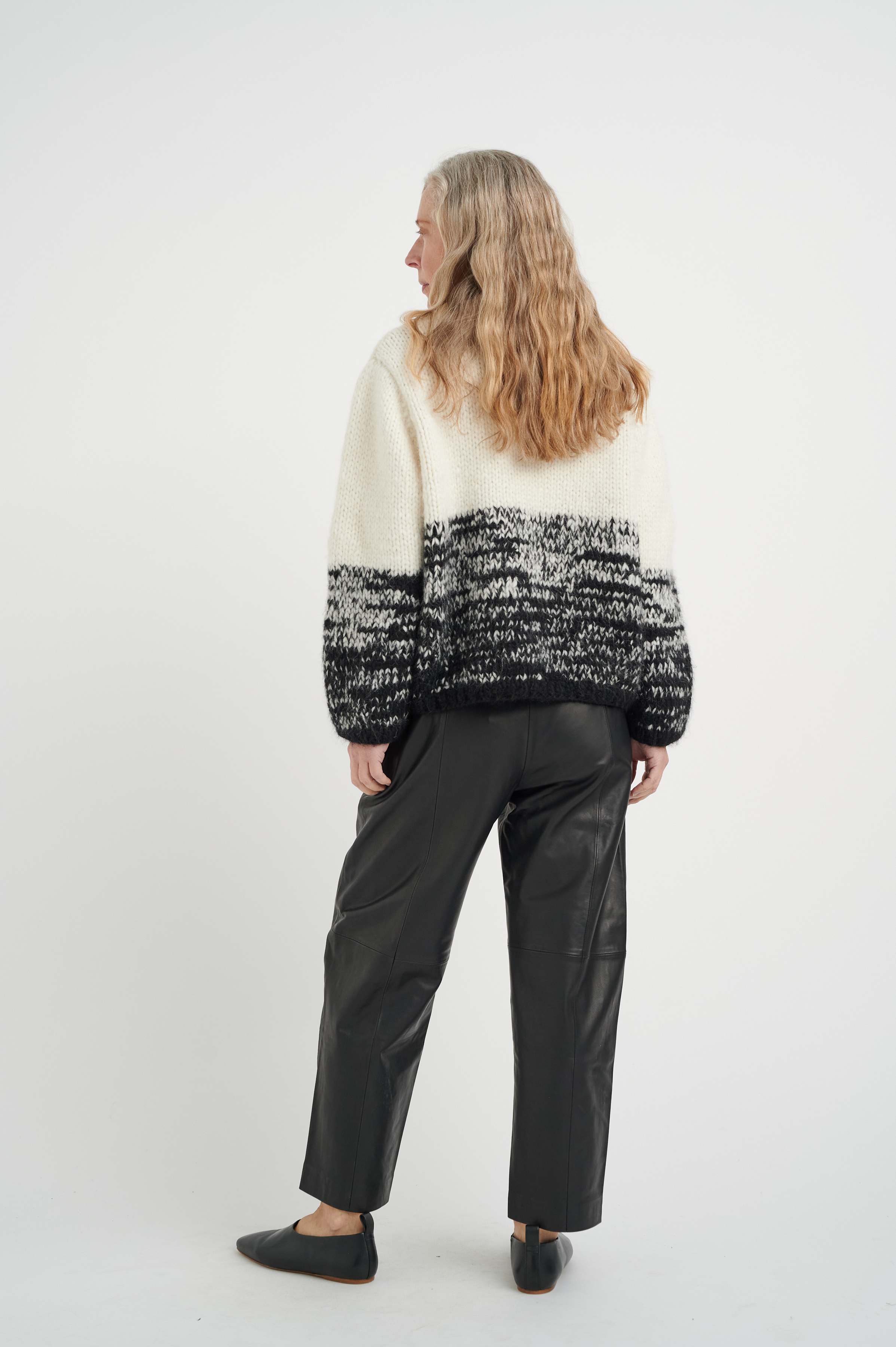 MandaIW Pullover LOOKBOOK BACK 30107990-300027