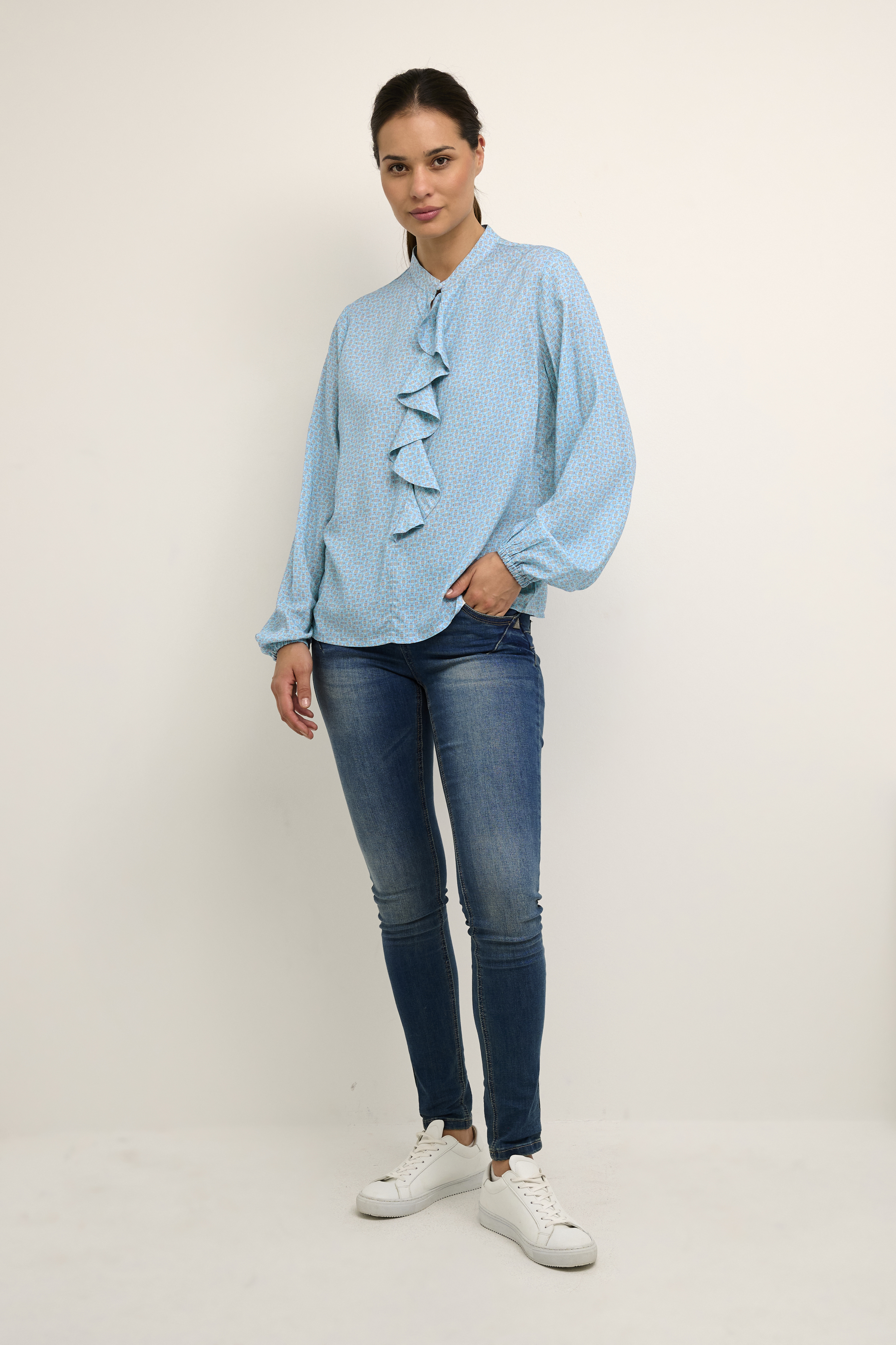 CRTiah Blouse LOOKBOOK FRONT 10610664-103973