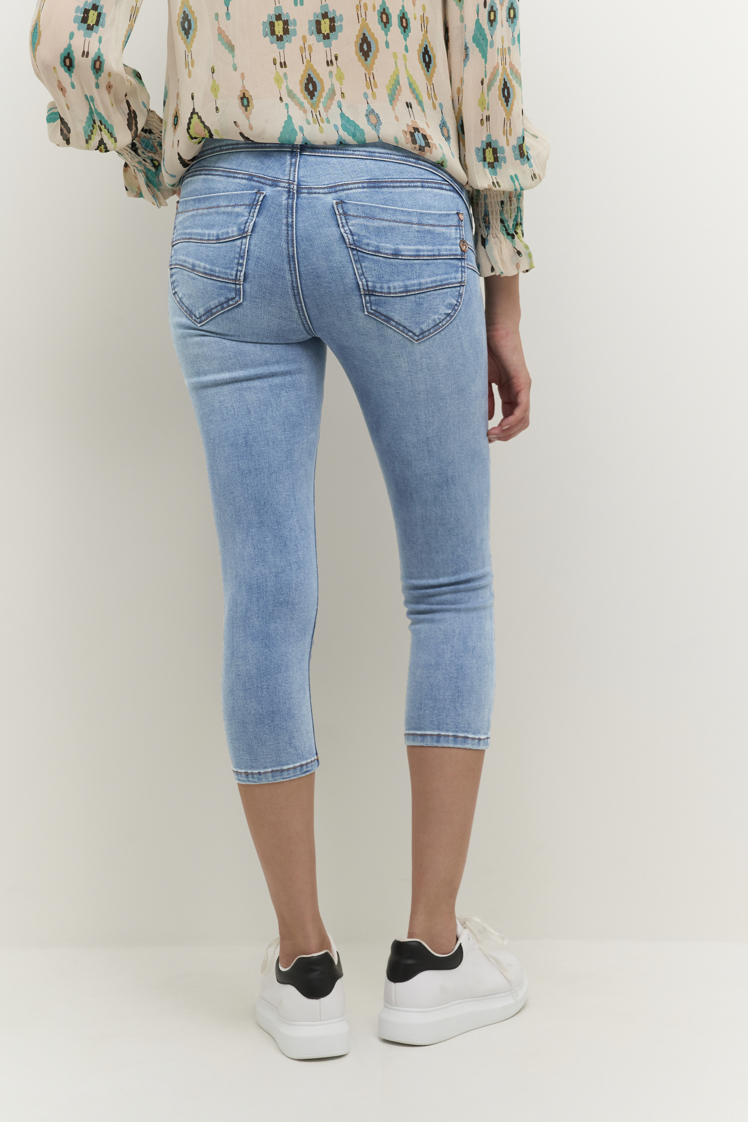 CRBrenda Jeans LOOKBOOK BACK 10611209-103870