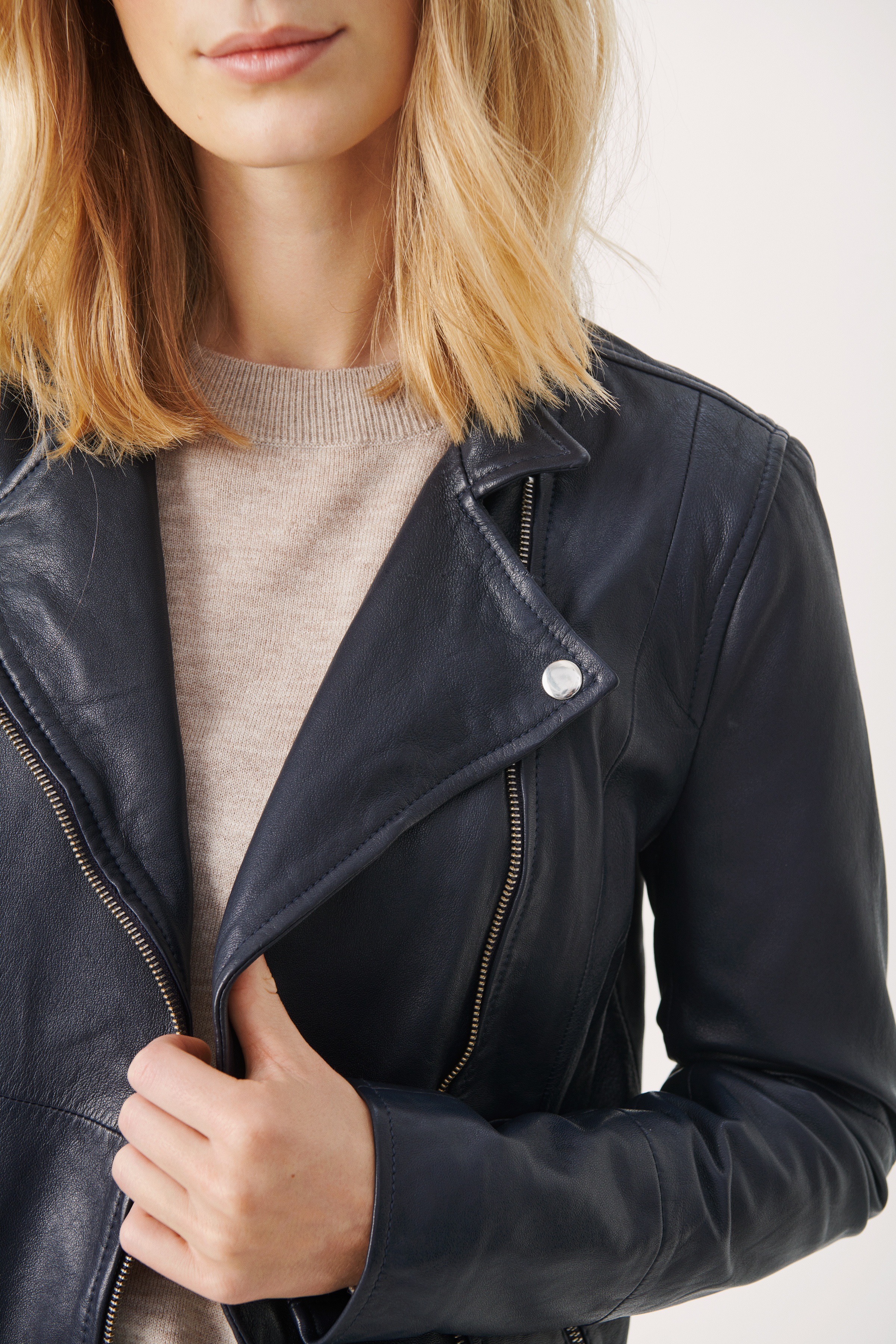 FrancesPW Leather jacket LOOKBOOK DETAIL 30305718-193922