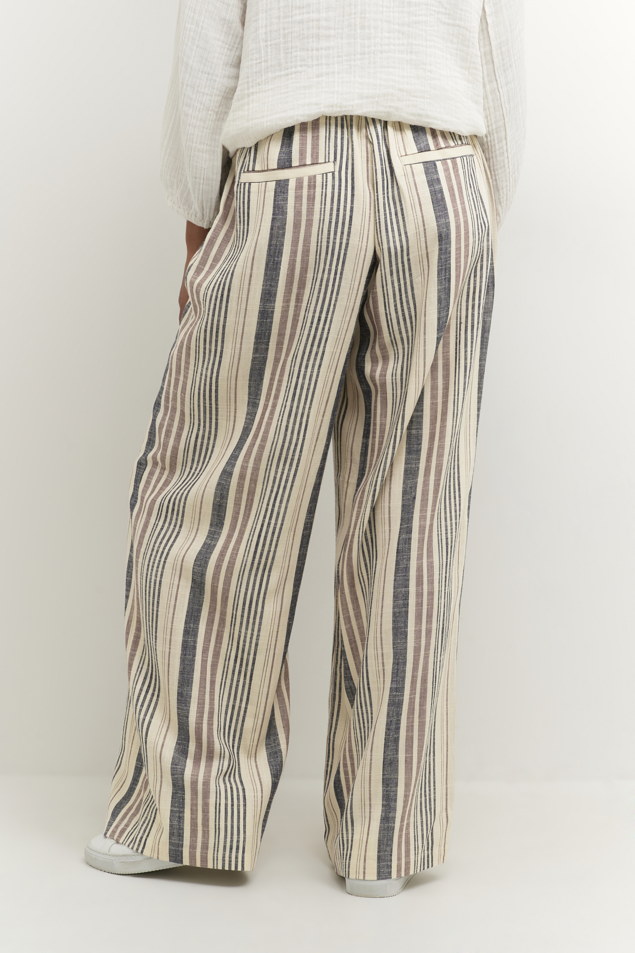 CUamena Linen Trousers LOOKBOOK BACK 50109580-161212